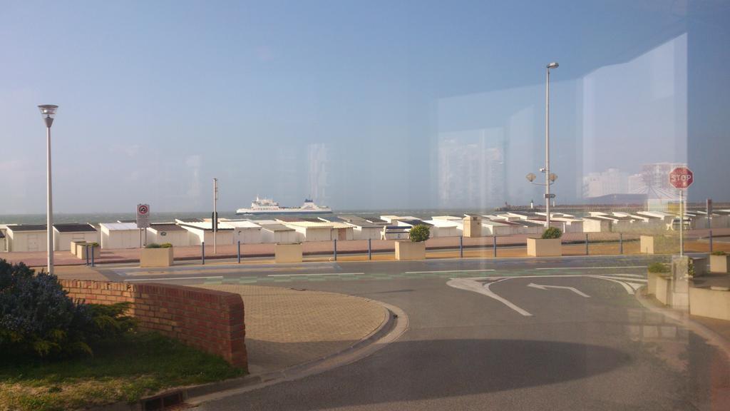 Hotel De La Plage Calais Bagian luar foto