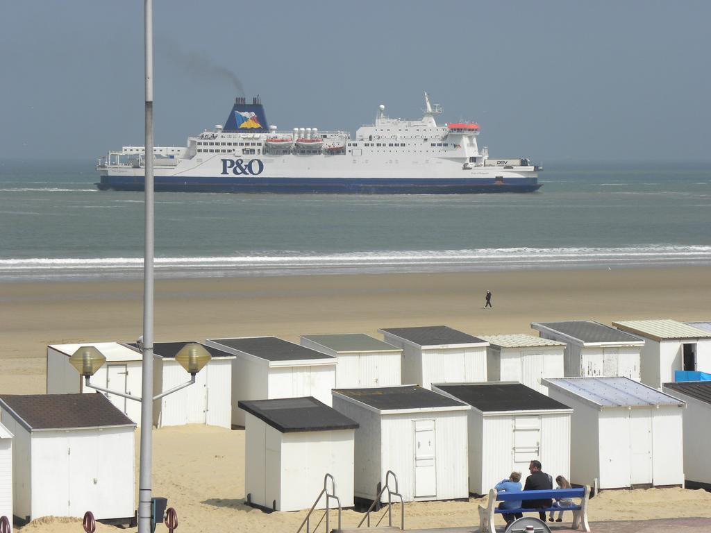 Hotel De La Plage Calais Bagian luar foto