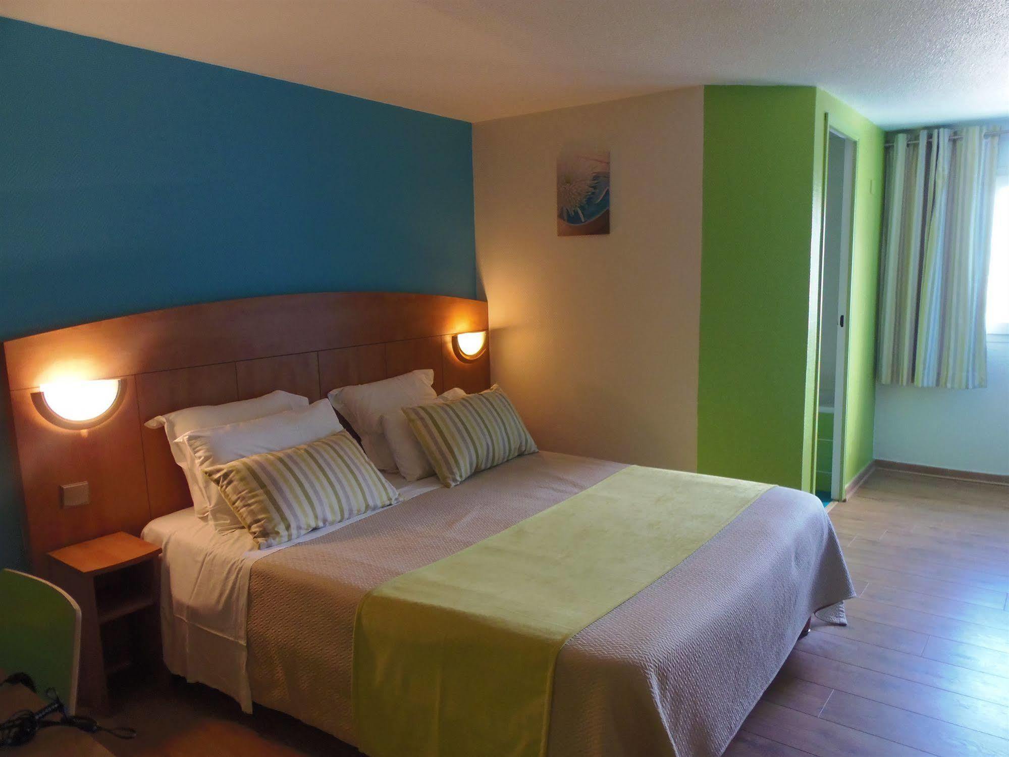Hotel De La Plage Calais Bagian luar foto