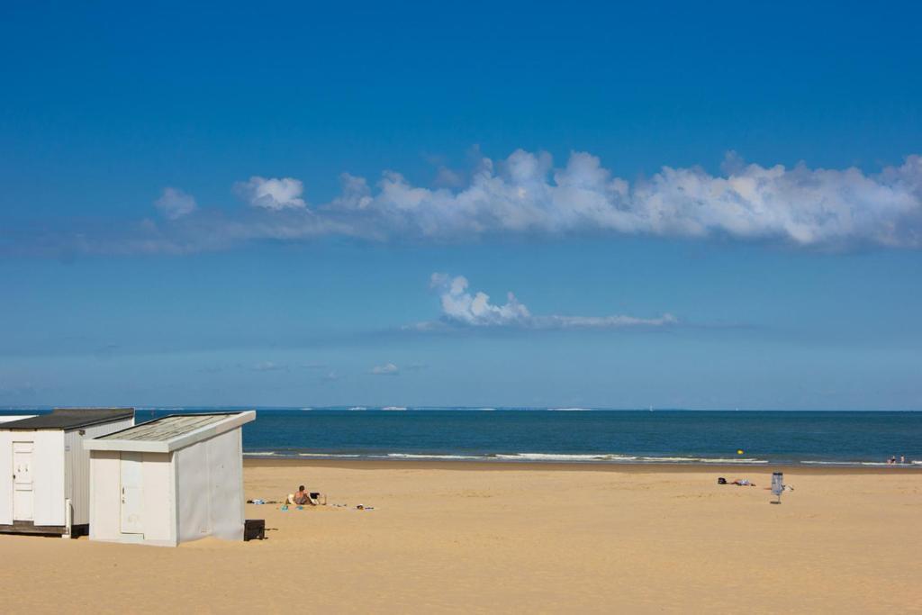 Hotel De La Plage Calais Bagian luar foto