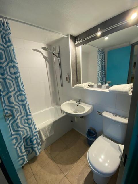 Hotel De La Plage Calais Bagian luar foto